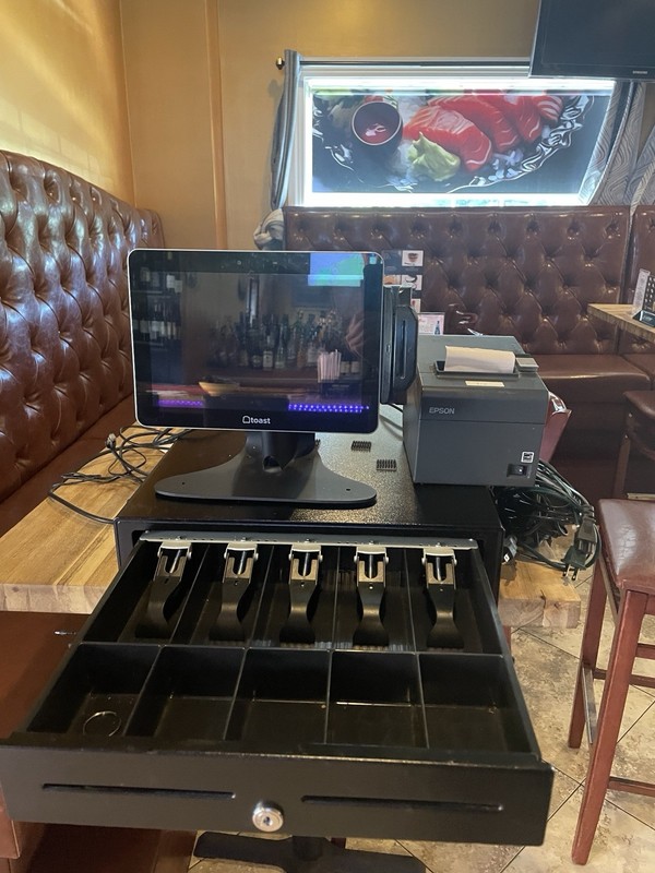 (1) Toast TT200 POS System w/ Cash Drawer, Printer, Power Outlet, (3)Hand Device