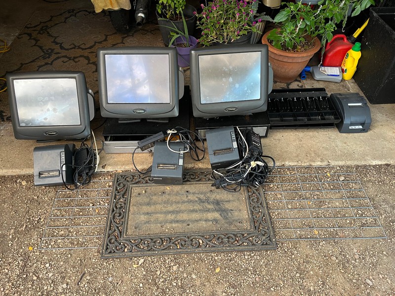 NCR POS system. 3 terminals, 3 thermal printers, 1 kitchen printer, 2 cash draw