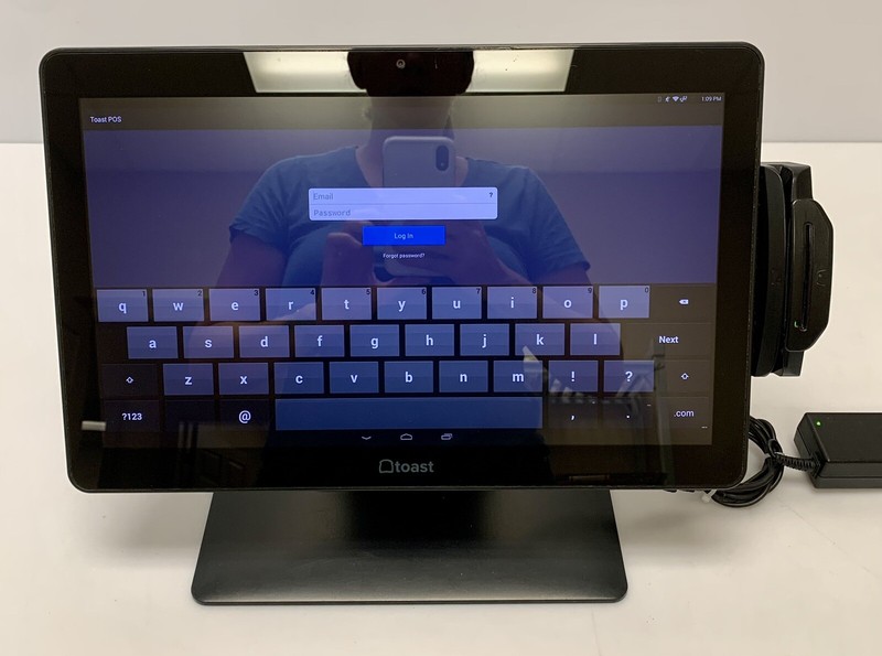 Elo MSM8690 Touch Screen W/ Toast POS, Card Reader, Power Adapter Cable & Stand gallery