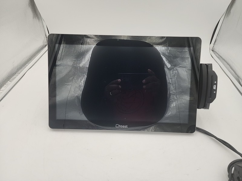TOAST POS ELO i3 15Std Has No Pins To Support Screen And No Power Cord.