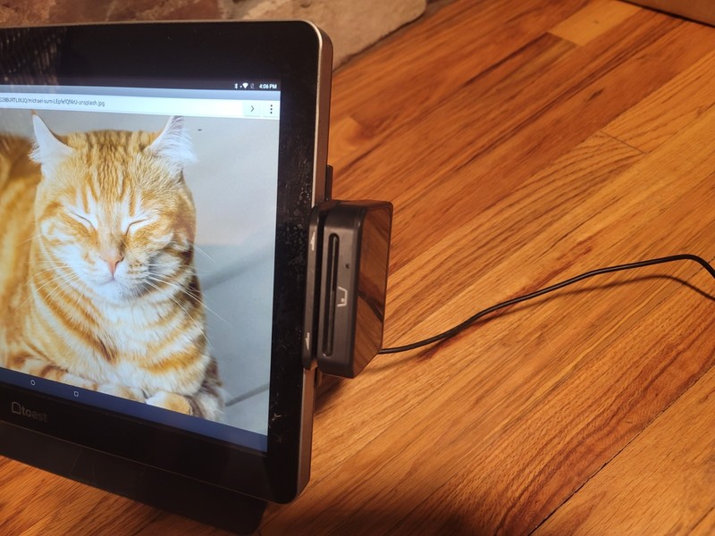 Toast 15" POS Touchscreen Terminal Monitor w/CC Reader & Stand Elo-13-15Std gallery
