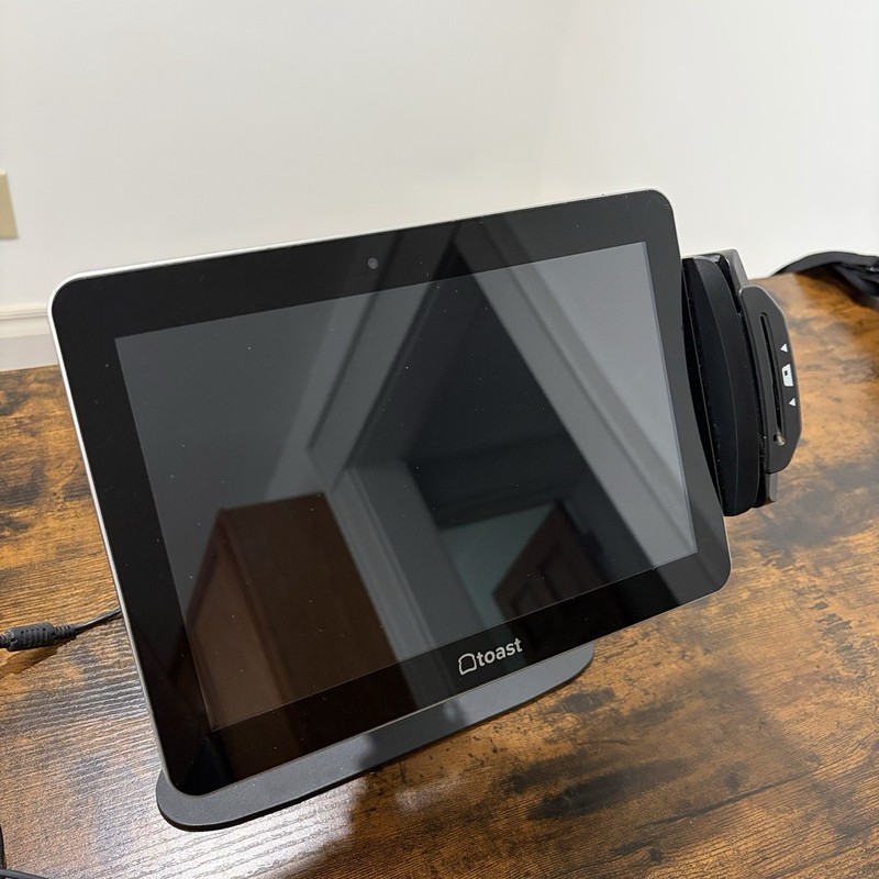 Toast Elo I-Series 3.0 10” Standard Touchscreen POS w/Attached Card Reader READ gallery