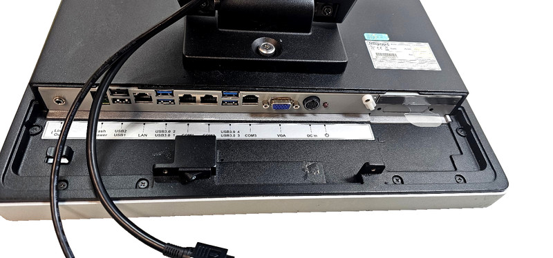 Panasonic Stingray 4 JS980 POS Touchscreen Terminal W10 i3-7100U 8GB DDR4 256GB gallery
