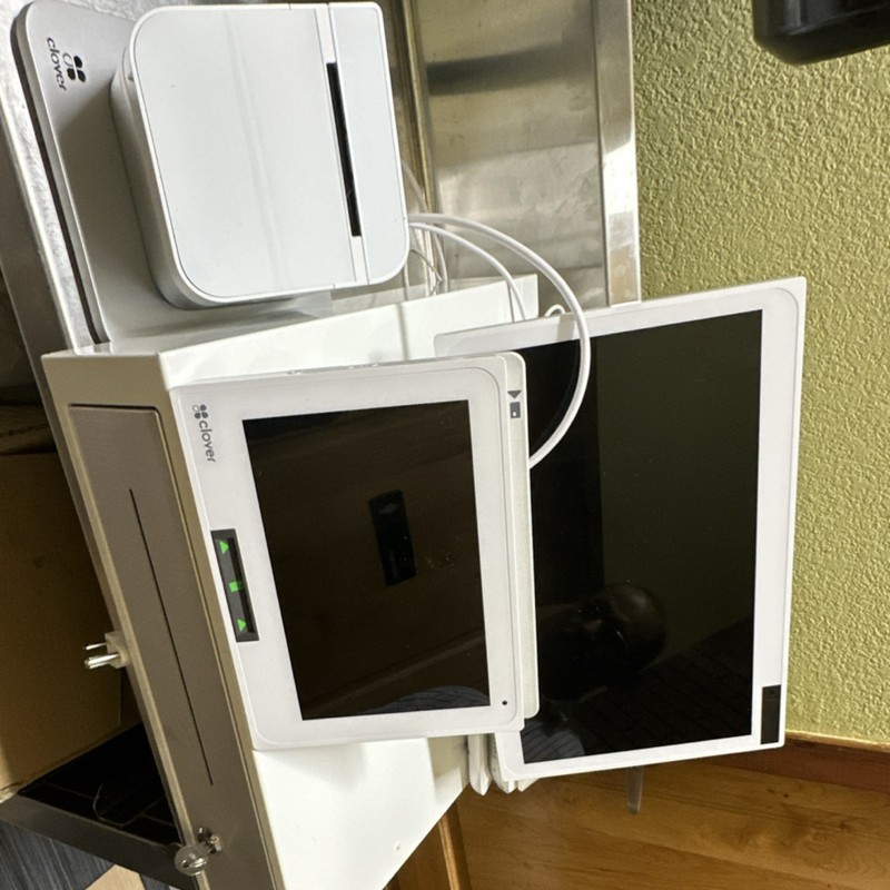 Clover POS System with Cash Drawer, Touchscreen Terminal, Receipt Printer